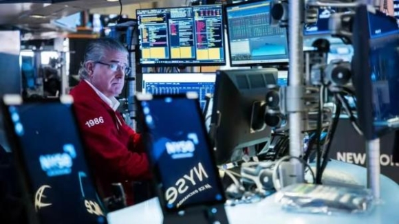 1 Pho Wall Lao Doc Vi Lo Ngai Thue Quan Tu Ong Trump