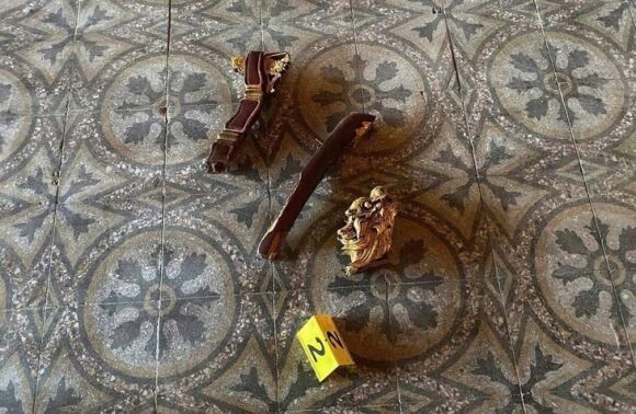 1 Tam Giu Hinh Su Nguoi Be Gay Ngai Vang Trieu Nguyen