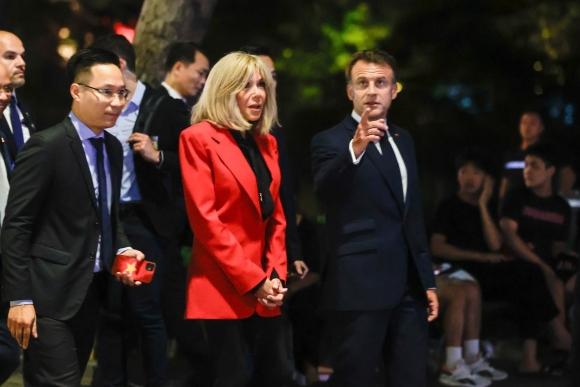 1 Macron  Nguoi Dan Ong Dam Yeu Dam Nghi Dam Hanh Dong