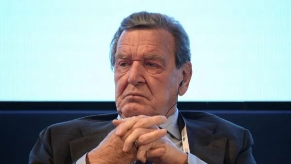 1 Ngan Hang Duc Chan Tai Khoan Nhan Luong Tu Gazprom Cua Cuu Thu Tuong Gerhard Schroeder