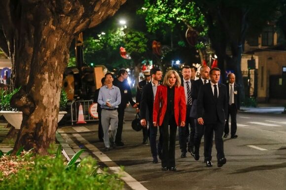 2 Macron  Nguoi Dan Ong Dam Yeu Dam Nghi Dam Hanh Dong