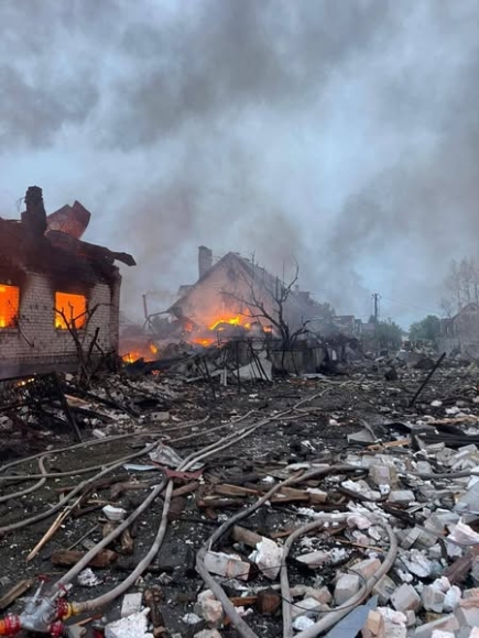 2 My Im Lang Giua Luc Kyiv Chim Trong Khoi Lua Tan Bao Cua Nga