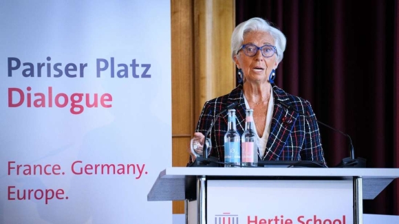 1 Euro Can Manh Hon Trong Thoi Dai Bat On