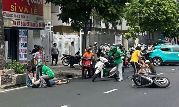 1 Oto Tong Loat Xe May O Tp Hcm 3 Nguoi Bi Thuong