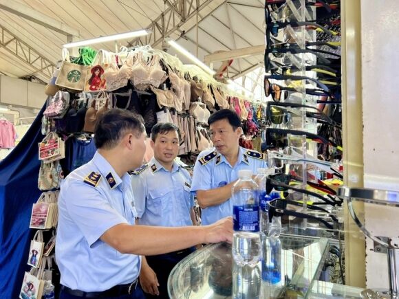 3 Bao Ve Bao Dong Tieu Thuong Saigon Square Lap Tuc Dong Sap De Ne Kiem Tra