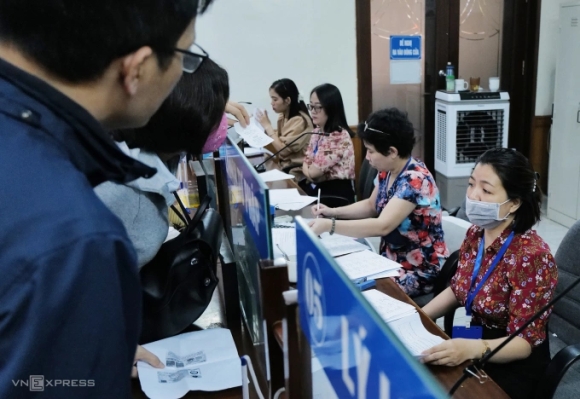 1 Khoang 85000 Cong Chuc Nghi Huu Truoc Tuoi