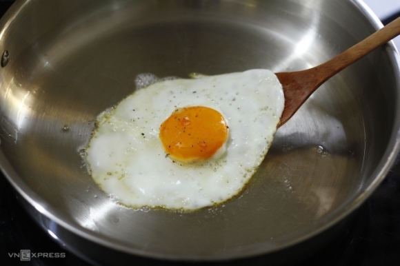 Mẹo chiên rán không bị sát chảo