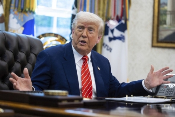 1 Ong Trump Chi Tuyen Nguoi Yeu Nuoc Vao Lam Cong Chuc