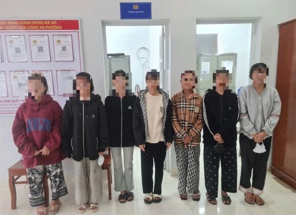 1 Nhom Thieu Nu O Phan Thiet Hanh Hung Chich Dien Nan Nhan Roi Quay Clip Gay Xon Xao Du Luan