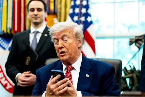 1 Tong Thong Trump Tu Pha Ky Luc Ve So Bai Dang Tren Mang Xa Hoi