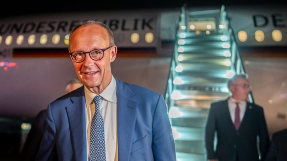 1 Trump Bat Ngo Thay Doi Ke Hoach Gap Merz Phan Ung Du Doi Tu My Truoc Chuyen Tham