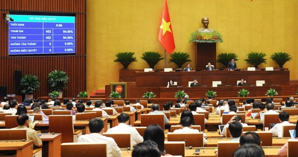 1 Dai Bieu Quoc Hoi Mac Ao Co Logo Khong Gan Loi Ich Vat Chat Khong Phai La Quang Cao Nhung