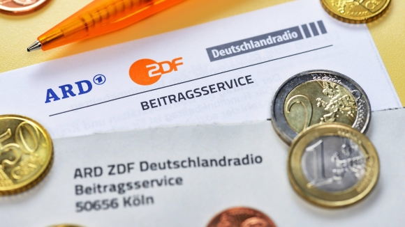 1 Gan 10 Ho Gia Dinh Duc No Phi Truyen Hinh Bremen Va Hamburg Dan Dau