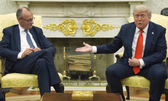 1 Ong Trump Dua Ve Viec Duc Tai Vu Trang Thu Tuong Merz Dap Tra Tinh Te