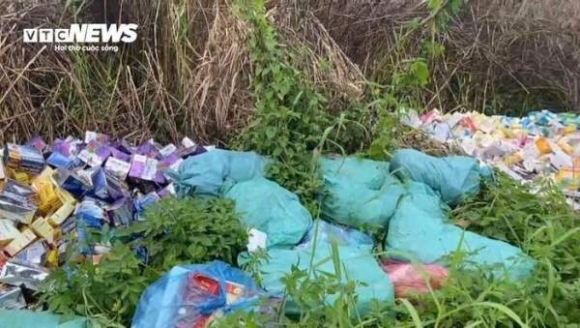 2 Cong An Vao Cuoc Vu Thuc Pham Chuc Nang Bi Vut O Bai Dat Trong Tai Tphcm