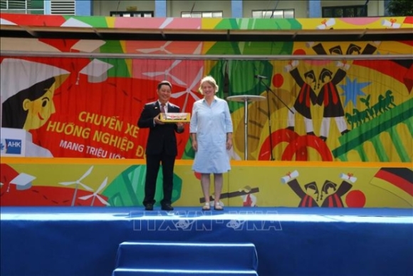 1 Hoc Sinh Sinh Vien Dong Nai Tim Hieu Co Hoi Hoc Tap Va Lam Viec Tai Duc