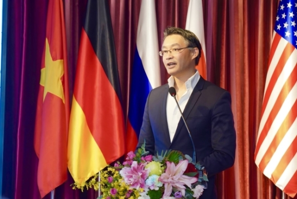 1 Tien Si Philipp Rosler Nguyen Pho Thu Tuong Duc Gia Nhap Vietjet