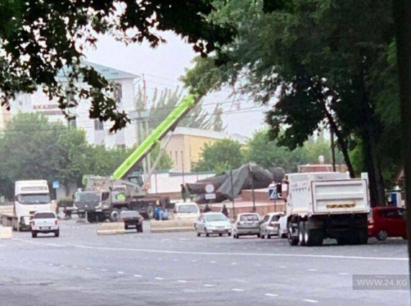 2 Tuong Lenin Cao Nhat Trung A Bi Thao Do