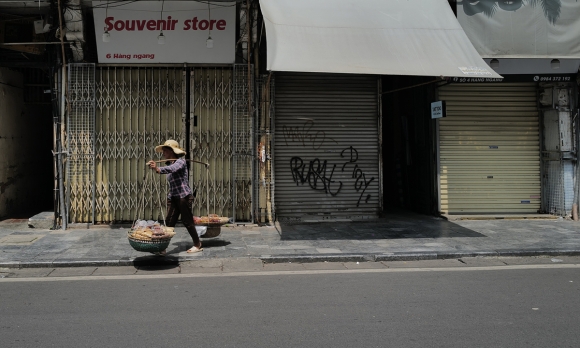 1 Loat Cua Hang O Ha Noi Dong Cua Tra Mat Bang