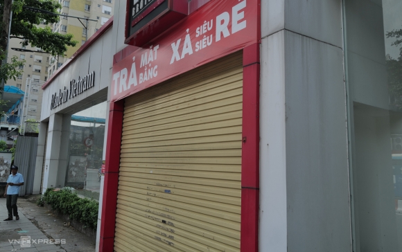 2 Loat Cua Hang O Ha Noi Dong Cua Tra Mat Bang