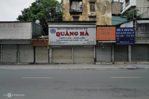 9 Loat Cua Hang O Ha Noi Dong Cua Tra Mat Bang