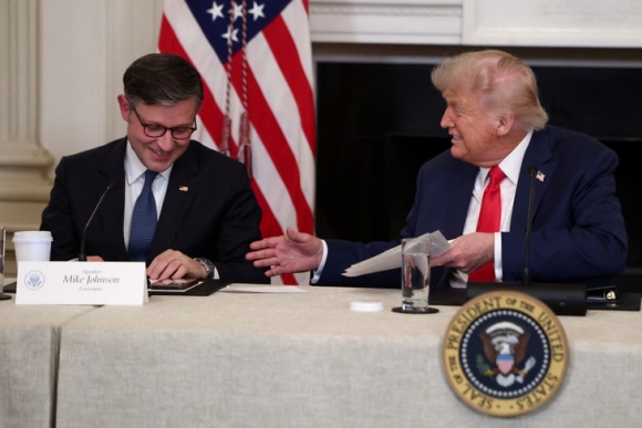 2 Tranh Cai Ve Ke Hoach Cap 1000 Usd Cho Tre So Sinh Cua Ong Trump