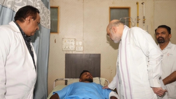 1 Yeu To Giup Hanh Khach Anh Thoat Chet Trong Tai Nan May Bay An Do