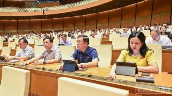 1 Quoc Hoi Chot Ap Thue Tieu Thu Dac Biet Voi Nuoc Giai Khat Co Duong Xang Cac Loai