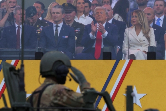 1 My Duyet Binh Quy Mo Lon Nhat Trong 34 Nam Giua Luc 2000 Cuoc Bieu Tinh Dien Ra Tren Ca Nuoc