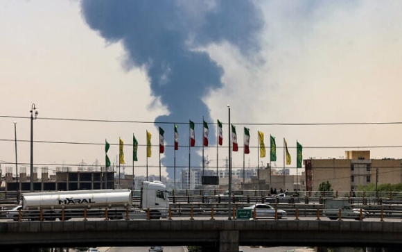 2 Cuoc Chien Tren Khong Phan Tehran Su Sup Do Cua Che Do Giao Quyen Iran