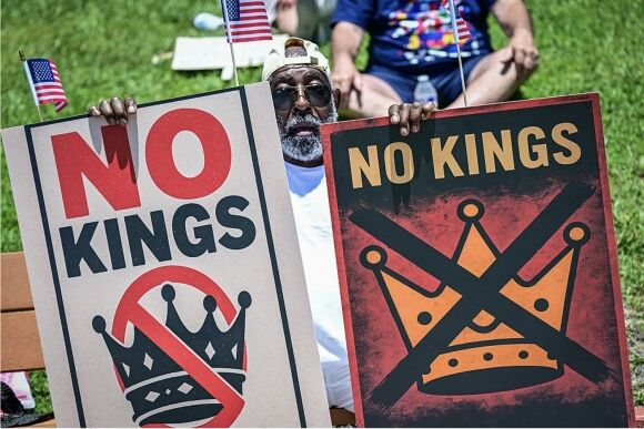 2 Hang Trieu Nguoi My Bieu Tinh Phan Doi Trump Trong Ngay Sinh Nhat Ong