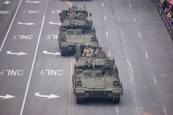 2 My Duyet Binh Quy Mo Lon Nhat Trong 34 Nam Giua Luc 2000 Cuoc Bieu Tinh Dien Ra Tren Ca Nuoc