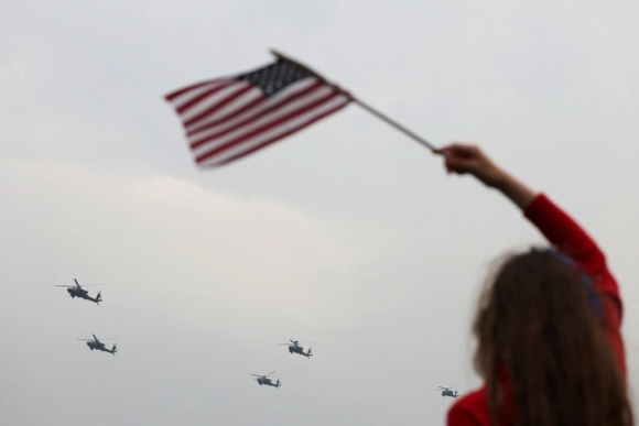 7 My Duyet Binh Quy Mo Lon Nhat Trong 34 Nam Giua Luc 2000 Cuoc Bieu Tinh Dien Ra Tren Ca Nuoc