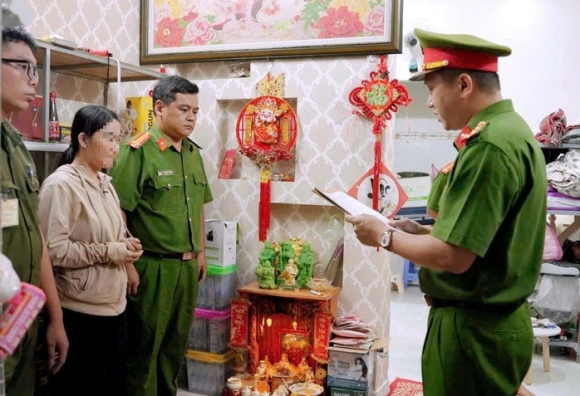 1 Bat Tam Giam Nguoi Phu Nu Ban Hang Online Doanh Thu Hang Chuc Ti Dong