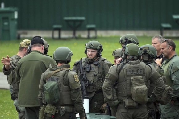 2 Nghi Pham Ban Chet Nghi Si Dan Chu O My Bi Bat