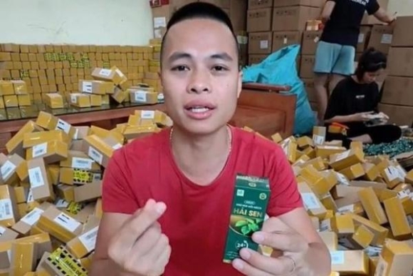 1 Chu Kenh Gia Dinh Hai Sen Vua Bi Bat La Ai