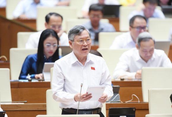 1 Dai Bieu Quoc Hoi Hang Gia Ngay Cang Tinh Vi Co Su Moc Ngoac Cua Can Bo Cong Quyen