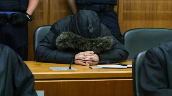 1 Duc Tuyen An Tu Chung Than Bac Si Syria Vi Toi Ac Chien Tranh