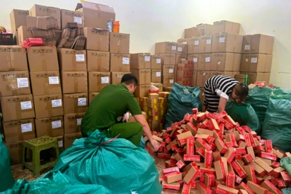 2 Chu Kenh Tiktok Gia Dinh Hai Sen Bi Bat Vi Ban Hang Gia