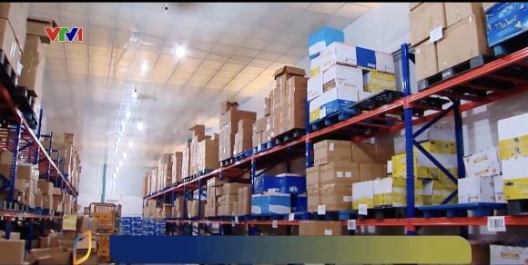 1 Can Canh Kho Hang Day Chuyen Duoc Quang Ba Hang Dau Cua Duong Day San Xuat Sua Hiup 27 Gia