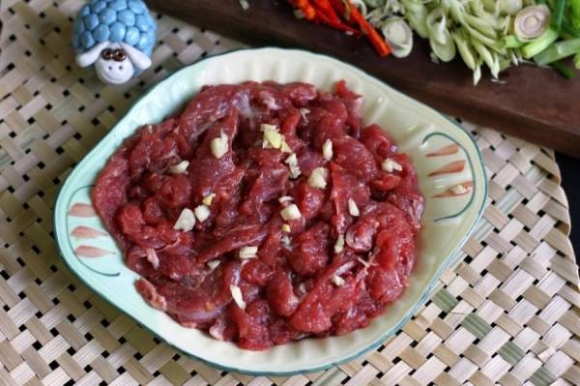 2 Uop Thit Bo Xao Toi Mem Thom Dam Vi Het Hoi Chi Can Dung 1 Loai Gia Vi