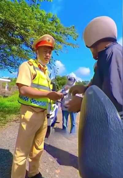 1 Canh Sat Giao Thong O Dak Lak Bi Xem Xet Dieu Chuyen Khoi Luc Luong