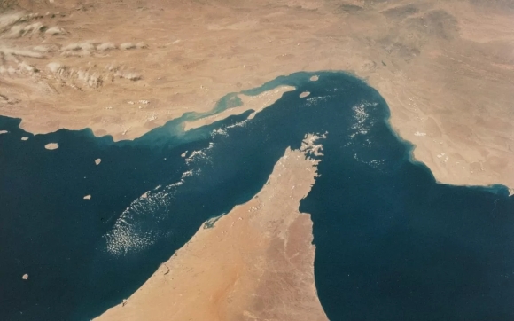 1 Iran Doa Phong Toa Eo Bien Hormuz Con Dia Chan Nang Luong Toan Cau Dang Den Rat Gan