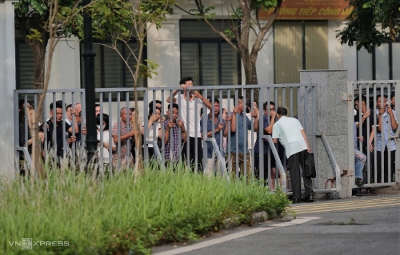 2 Hau Phao Noi Co Gan 2300 Lo Dat 500 Cay Vang De Khac Phuc Hau Qua