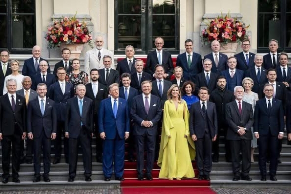 2 Trump Va Nuoc Co Nato Mot Cuoc Choi Day Toan Tinh