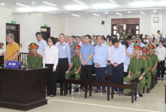 2 Trinh Van Quyet Duoc Giam 14 Nam Tu Em Gai Duoc Tra Tu Do Tai Toa