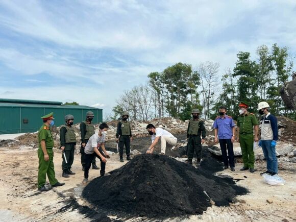 1 Nhom Nguoi Trung Quoc Thue Xuong San Xuat Chi Chui Chon Lap Hang Nghin Tan Chat Thai O Ngoai Thanh Ha Noi