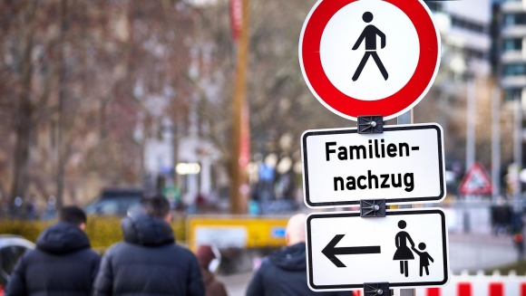 1 Quoc Hoi Duc Tranh Luan Soi Noi Ve Viec Tam Dung Doan Tu Gia Dinh Nguoi Ti Nan