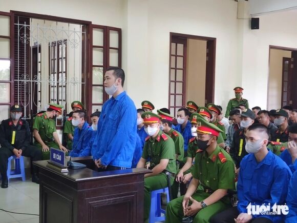 2 Chi Mot Cai Nhin Xa La Ma Thanh Vu Danh Nhau Cua 36 Nguoi