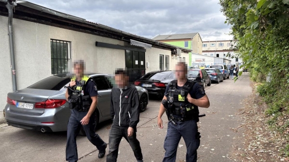 2 Nam Gioi Goc A Bi Ban Trong Thuong Tai Berlin Nghi Pham Bo Tron